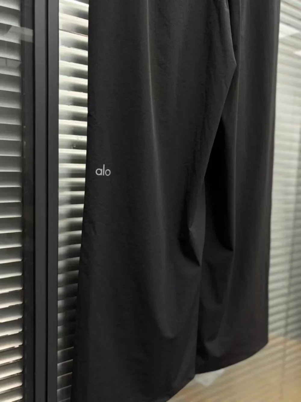 ALO Yoga Women's Pants, Dark Grey ✨ Regular 30 inches in length